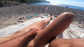 Une Fille Nous Regarde Nous Masturber Mutuellement Nue A Plage Publique Juicy July Sexe Publique