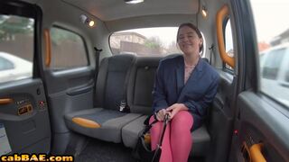 Les taxi driver fucks bigass customer with strapon outdoor