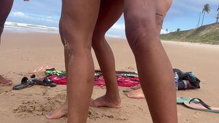 Pitbull Porn, Não Tem And Loira Luxx - Safadas Na Praia Com Alguns Caras Aleatorios. Na Praia De Nudismo Como Nao Gozar Com Esse Video 10 Min