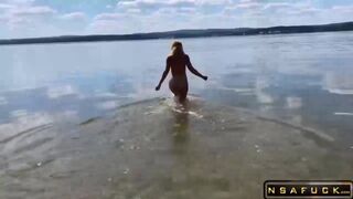 Stepsister With Juicy Ass Plays On The Beach Without A Swim