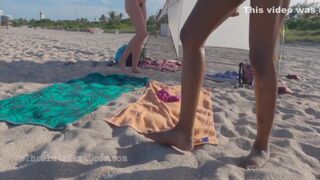 Melody Cummings, Helena Price And Funny Floridaman - Double Handjob On Public Beach 10 Min