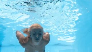 Lisi Kitty - Seduces Producer Underwater