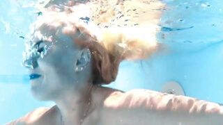 Lisi Kitty - Seduces Producer Underwater