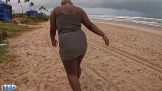 Fille Bahianaise S Etale Sur La Plage Pendant La