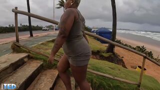 Fille Bahianaise S Etale Sur La Plage Pendant La