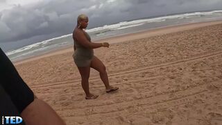 Fille Bahianaise S Etale Sur La Plage Pendant La